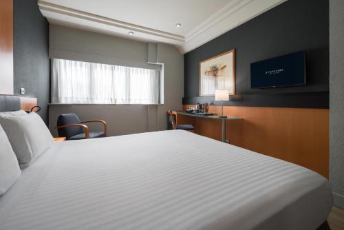 Habitación Doble con vistas a la piscina del hotel Eurostars Al-Andalus Palace. Foto 5