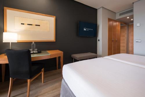 Habitación Doble Superior con terraza del hotel Eurostars Al-Andalus Palace. Foto 1