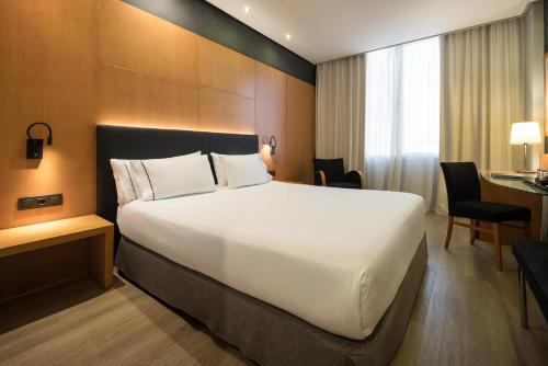 Habitación Doble Comunicada con 1 o 2 camas del hotel Eurostars Al-Andalus Palace. Foto 3