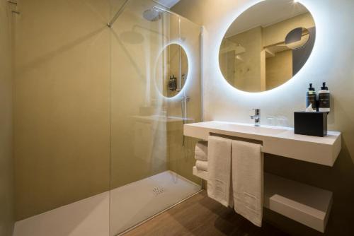 Habitación Doble Comunicada con 1 o 2 camas del hotel Eurostars Al-Andalus Palace. Foto 5