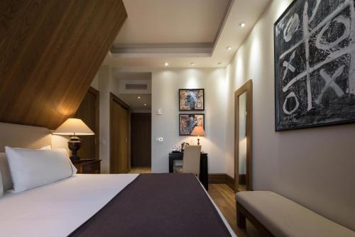 Habitación Doble Comunicada con 1 o 2 camas del hotel Eurostars Al-Andalus Palace. Foto 8