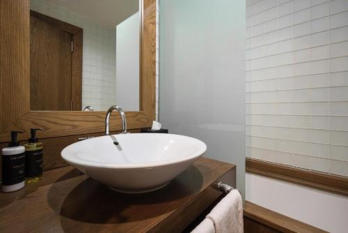 Habitación Doble Comunicada con 1 o 2 camas del hotel Eurostars Al-Andalus Palace. Foto 10