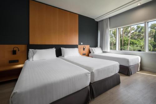 Habitación Triple Confort del hotel Eurostars Al-Andalus Palace. Foto 1