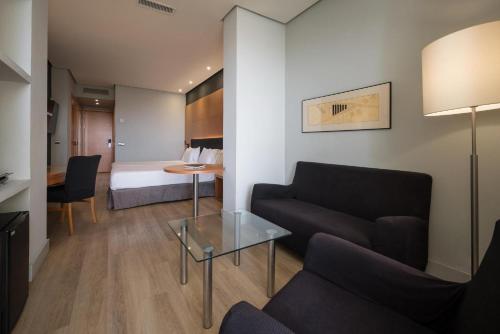 Habitación Familiar con terraza del hotel Eurostars Al-Andalus Palace. Foto 5