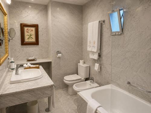 Habitación Doble Deluxe del hotel Inglaterra. Foto 3