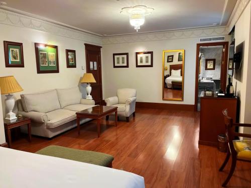 Habitación Doble Deluxe del hotel Inglaterra. Foto 2