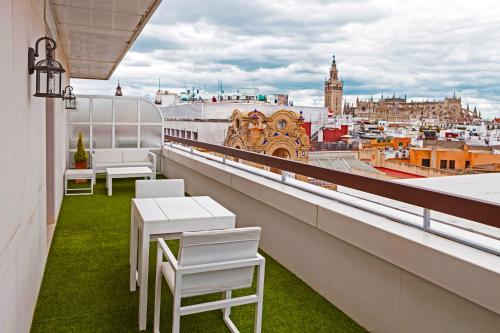 Habitación Doble Deluxe con terraza del hotel Inglaterra. Foto 4