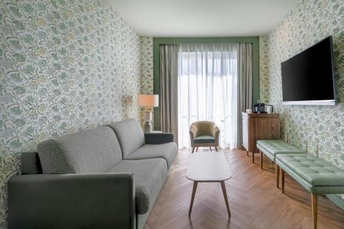 Suite Junior con cama extragrande del hotel Ac Ciudad De Sevilla By Marriott. Foto 1