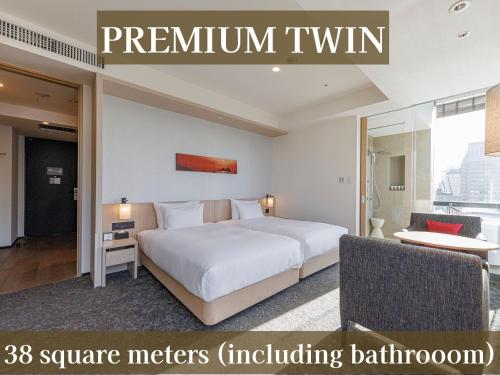 Habitación Premium con 2 camas individuales y vistas desde el baño (plantas 15 y 16) - No fumadores del hotel Jr Kyushu Blossom Shinjuku. Foto 1