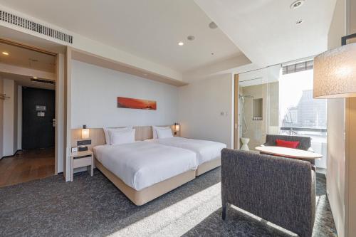Habitación Premium con 2 camas individuales y vistas desde el baño (plantas 15 y 16) - No fumadores del hotel Jr Kyushu Blossom Shinjuku. Foto 2