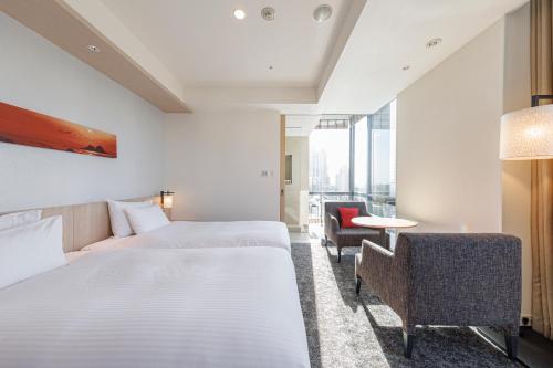 Habitación Premium con 2 camas individuales y vistas desde el baño (plantas 15 y 16) - No fumadores del hotel Jr Kyushu Blossom Shinjuku. Foto 8
