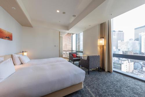Habitación Premium con 2 camas individuales y vistas desde el baño (plantas 15 y 16) - No fumadores del hotel Jr Kyushu Blossom Shinjuku. Foto 9