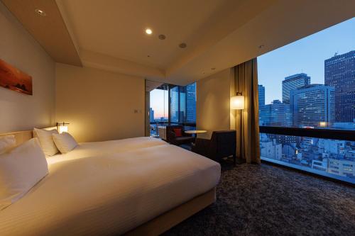 Habitación Premium con 2 camas individuales y vistas desde el baño (plantas 15 y 16) - No fumadores del hotel Jr Kyushu Blossom Shinjuku. Foto 13