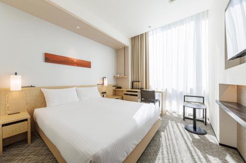 Habitación Doble Estándar con cama grande - No fumadores del hotel Jr Kyushu Blossom Shinjuku. Foto 2