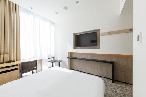 Habitación Doble Estándar con cama grande - No fumadores del hotel Jr Kyushu Blossom Shinjuku. Foto 3