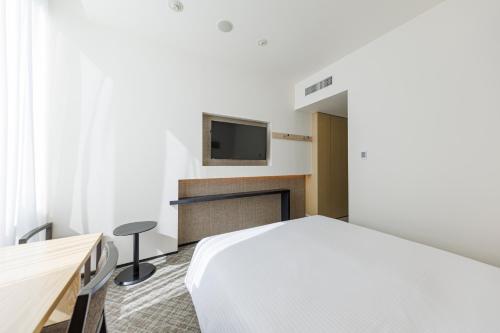 Habitación Doble Estándar con cama grande - No fumadores del hotel Jr Kyushu Blossom Shinjuku. Foto 4
