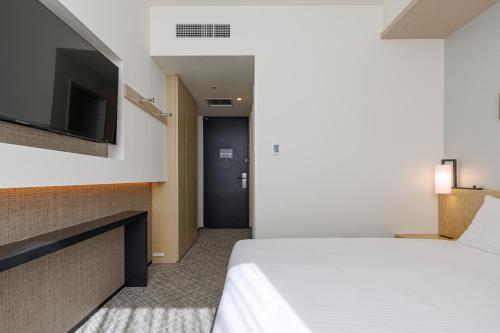 Habitación Doble Estándar con cama grande - No fumadores del hotel Jr Kyushu Blossom Shinjuku. Foto 5