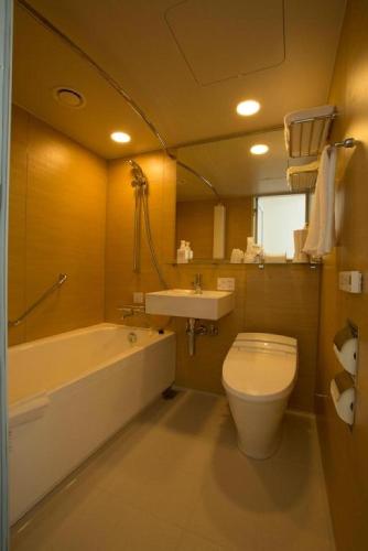 Habitación Doble Estándar con cama grande - No fumadores del hotel Jr Kyushu Blossom Shinjuku. Foto 6