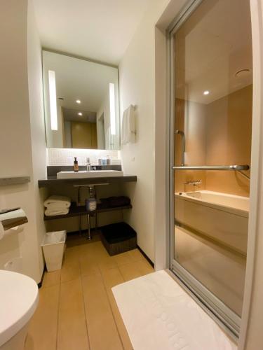 Habitación Doble Superior para no fumadores - 2 camas del hotel Jr Kyushu Blossom Shinjuku. Foto 6