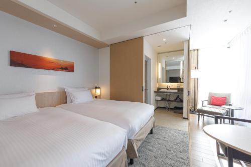 Habitación Doble Deluxe Hollywood (3 personas) - 2 camas - No fumadores del hotel Jr Kyushu Blossom Shinjuku. Foto 6