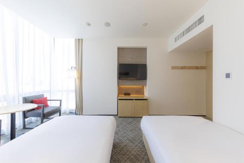 Habitación Doble Deluxe - 2 camas del hotel Jr Kyushu Blossom Shinjuku. Foto 6