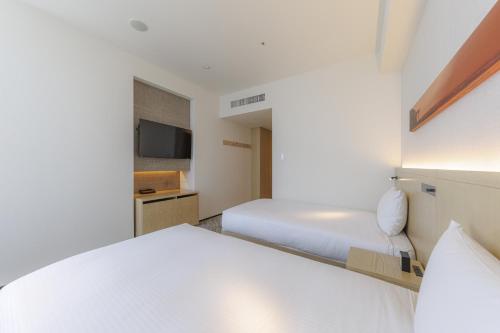 Habitación Doble Deluxe (3 personas) - 2 camas del hotel Jr Kyushu Blossom Shinjuku. Foto 8
