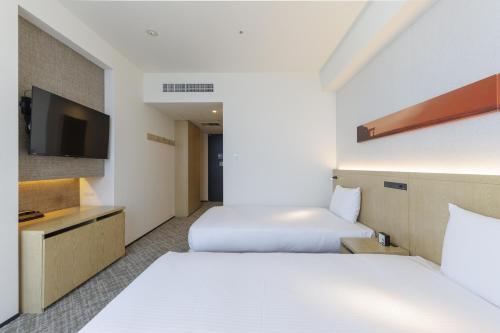 Habitación Doble Deluxe (3 personas) - 2 camas del hotel Jr Kyushu Blossom Shinjuku. Foto 10