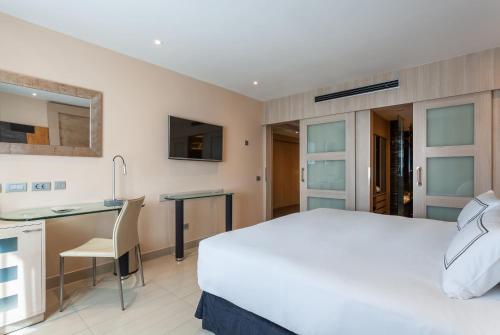Meliá Room con Vistas Cama Doble del hotel Melia Sevilla. Foto 2