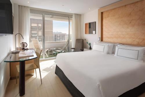 Meliá Room con Balcón del hotel Melia Sevilla. Foto 1