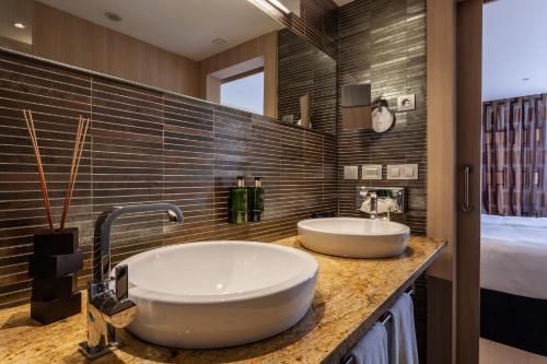 Habitación Meliá con vistas - 1 cama doble del hotel Melia Sevilla. Foto 1