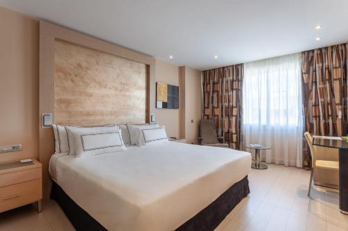 Habitación Premium Comunicada del hotel Melia Sevilla. Foto 6