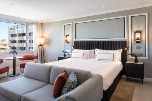 Suite Junior The Level con bañera de hidromasaje del hotel Melia Sevilla. Foto 4