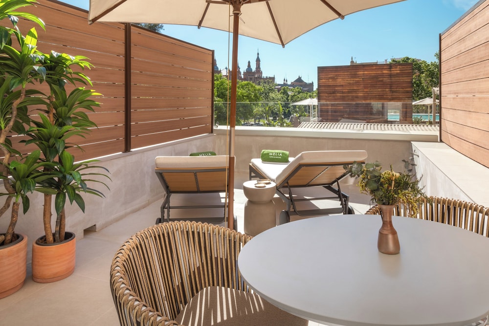 Meliá The Level con Terraza del hotel Melia Sevilla. Foto 1