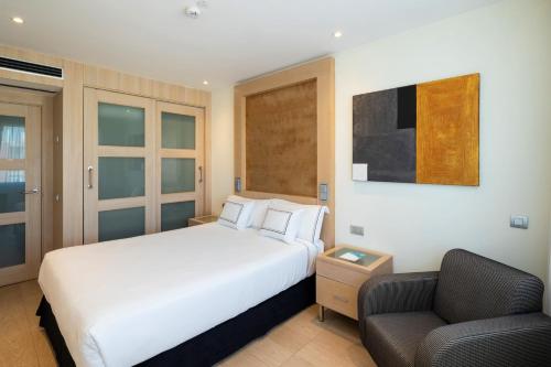 Habitación Meliá del hotel Melia Sevilla. Foto 9