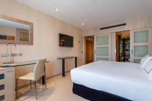 Habitación Premium Comunicada del hotel Melia Sevilla. Foto 11