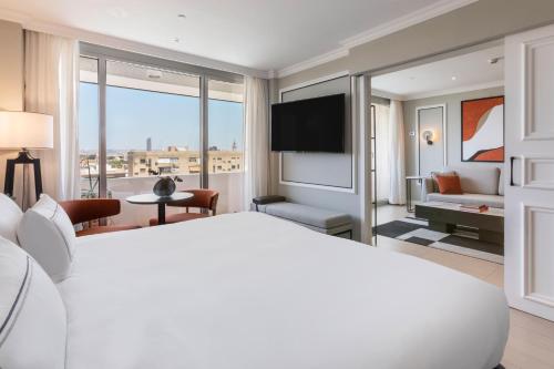 Suite The Level con terraza del hotel Melia Sevilla. Foto 12
