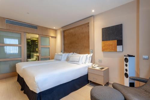 Habitación The Level del hotel Melia Sevilla. Foto 16