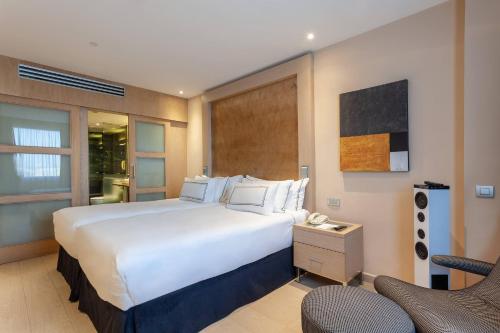 Habitación The Level del hotel Melia Sevilla. Foto 20