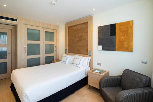 Habitación Meliá del hotel Melia Sevilla. Foto 20