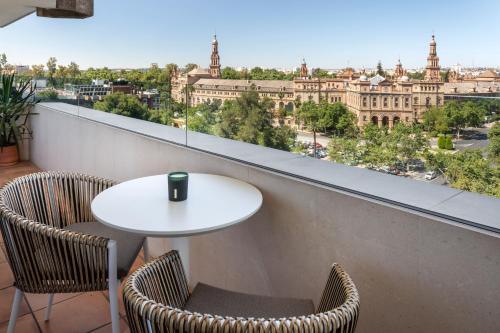 Suite The Level con terraza del hotel Melia Sevilla. Foto 18