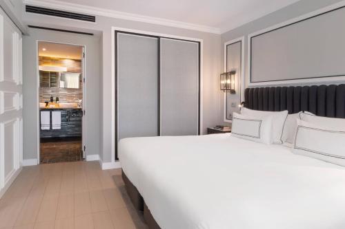 Suite The Level con terraza del hotel Melia Sevilla. Foto 24