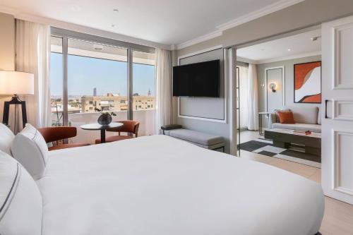 Suite The Level con terraza del hotel Melia Sevilla. Foto 27