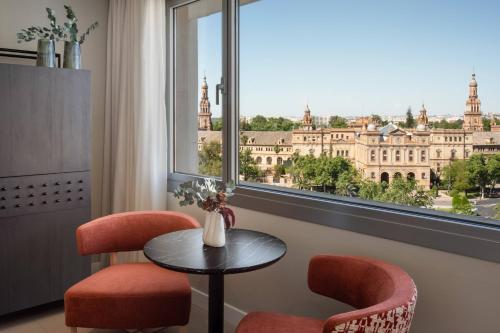 Suite Junior The Level con bañera de hidromasaje del hotel Melia Sevilla. Foto 30