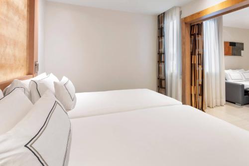 Habitación Familiar del hotel Melia Sevilla. Foto 22