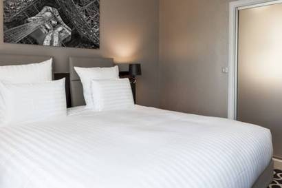 Habitación Clásica con cama extragrande del hotel Ac Porte Maillot