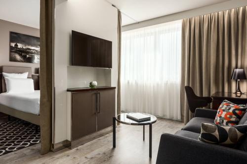 Suite Junior del hotel Ac Porte Maillot. Foto 3