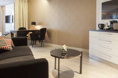 Suite Junior del hotel Ac Porte Maillot. Foto 6