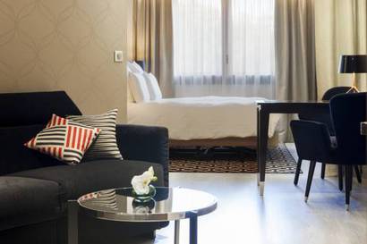 Suite Junior del hotel Ac Porte Maillot. Foto 7