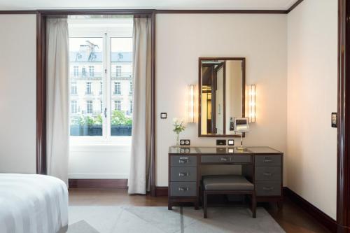 Suite Junior del hotel The Peninsula Paris. Foto 4