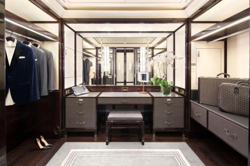 Habitación con cama extragrande Grand Premier del hotel The Peninsula Paris. Foto 1